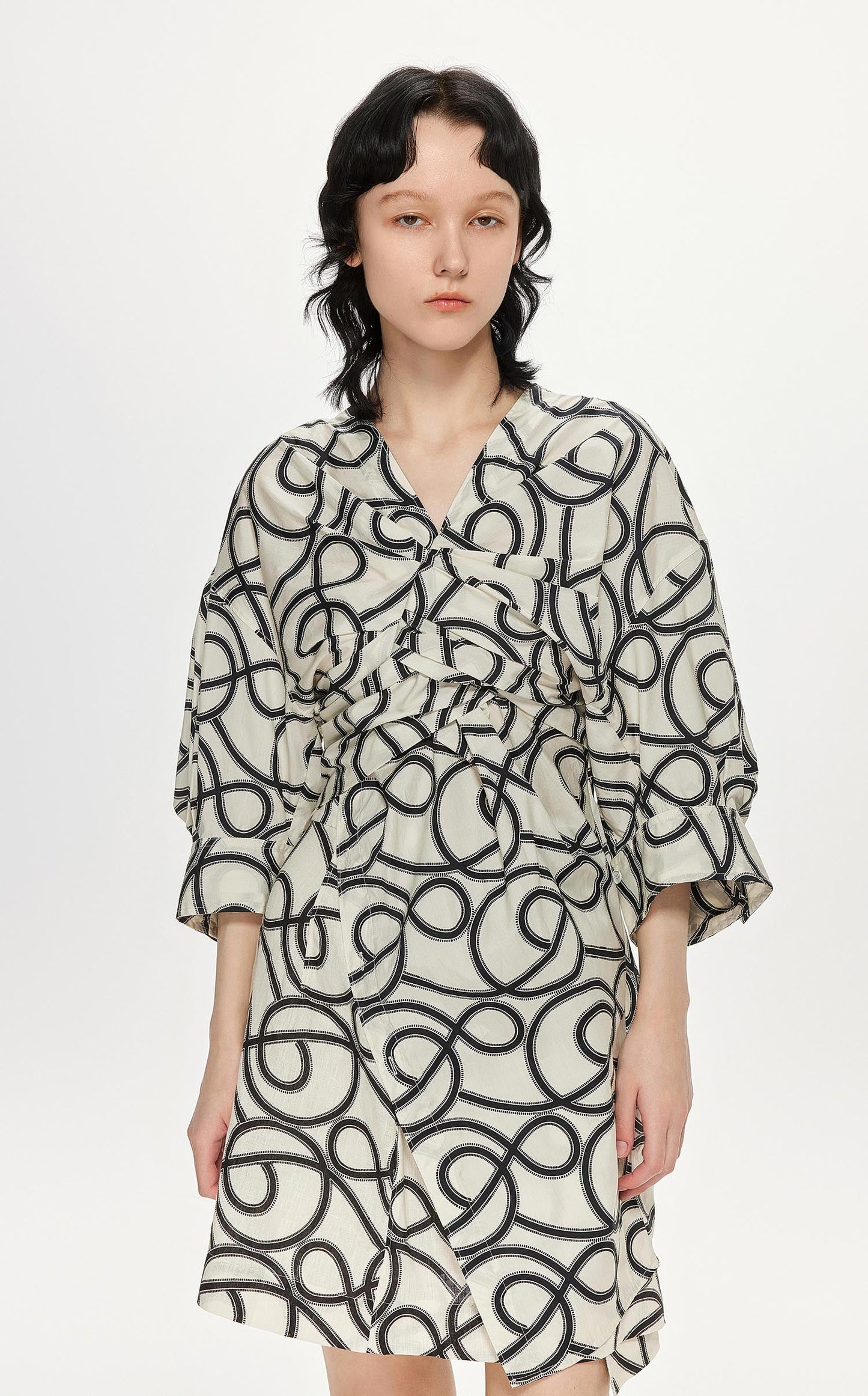 Shirt / JNBY Asymmetric Full Print V-Neck Top (100% Cotton) White