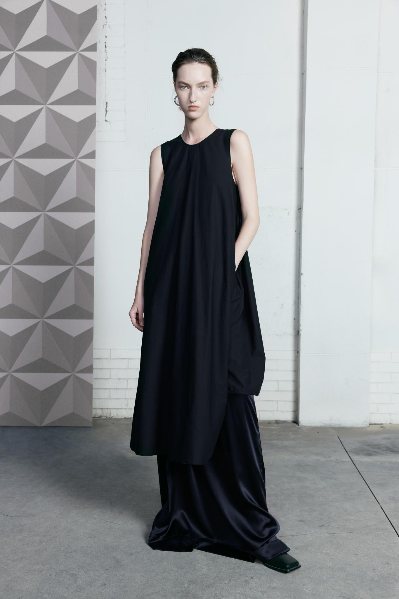 Dress / JNBY Round Neck Sleeveless A-shaped Dress(100% cotton) Black