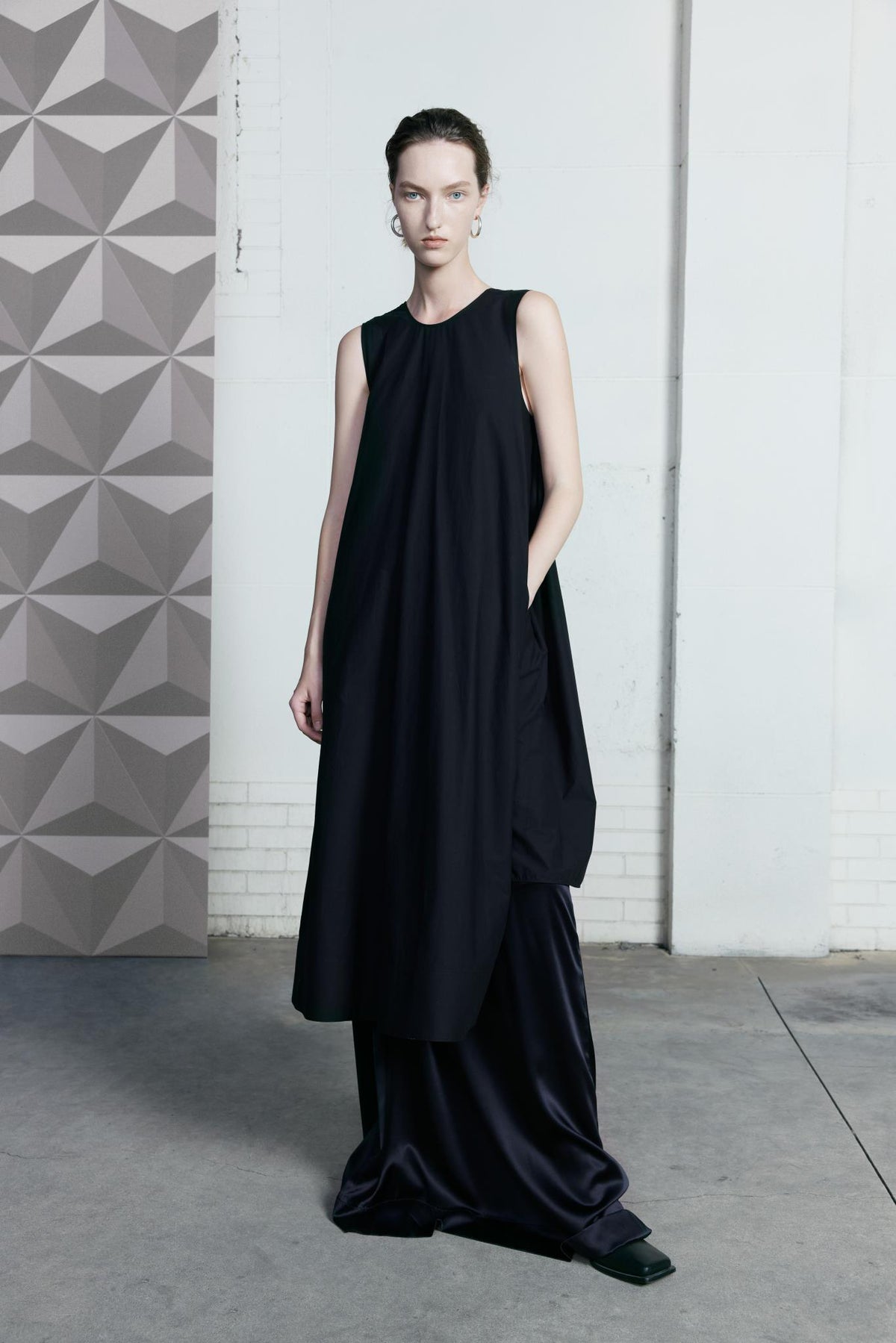 Dress / JNBY Round Neck Sleeveless A-shaped Dress(100% cotton) Black