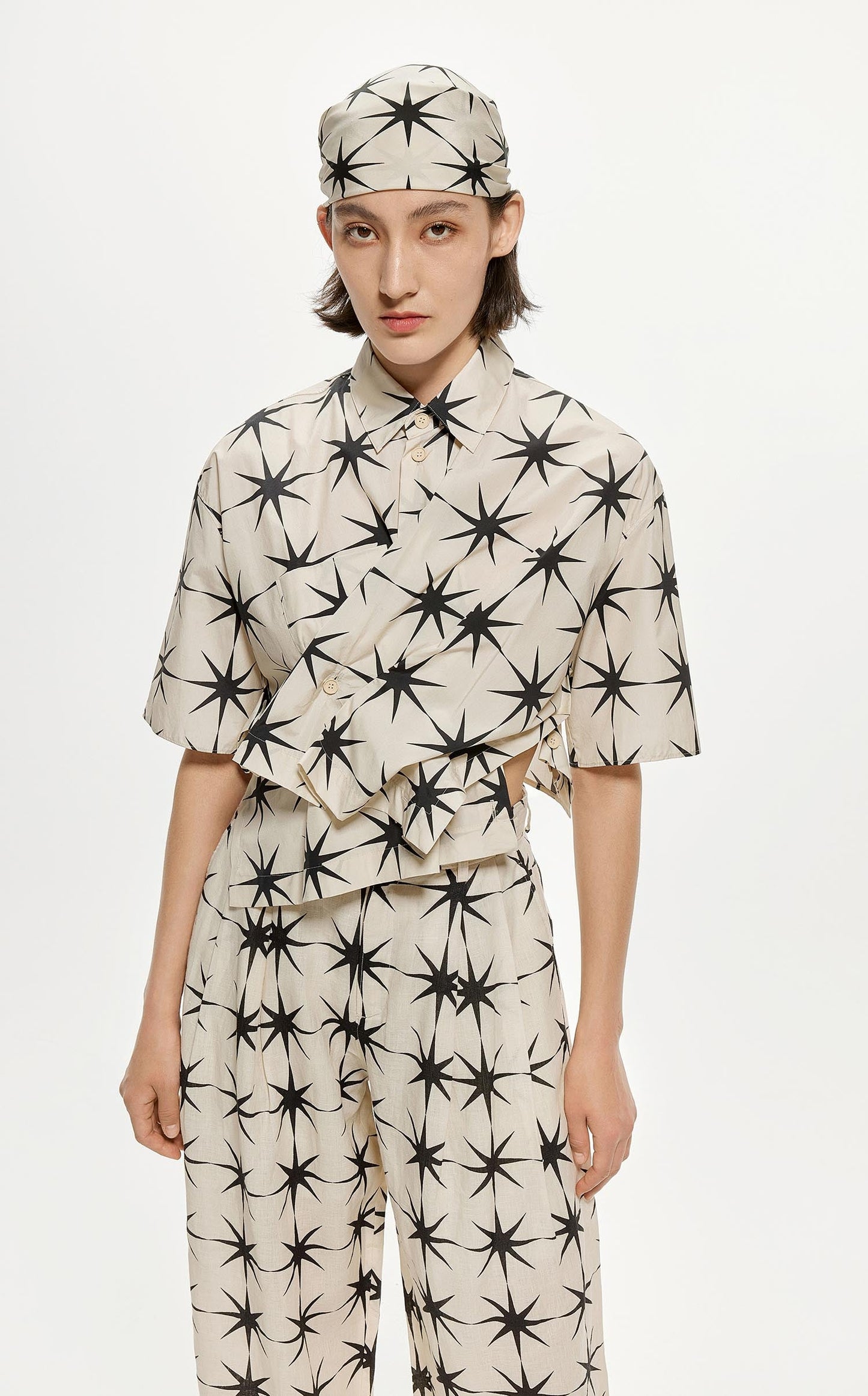 Shirt / JNBY Star Print Short Sleeve Crop Shirt (100% Cotton) Black
