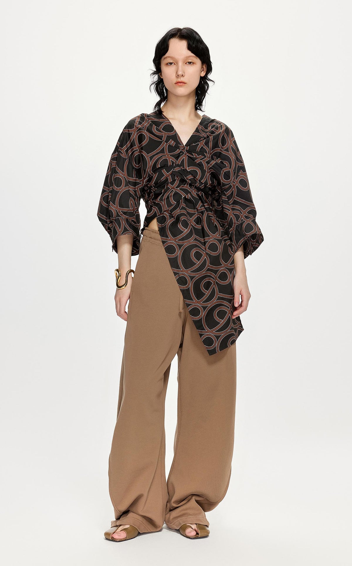 Shirt / JNBY Asymmetric Full Print V-Neck Top (100% Cotton) Brown