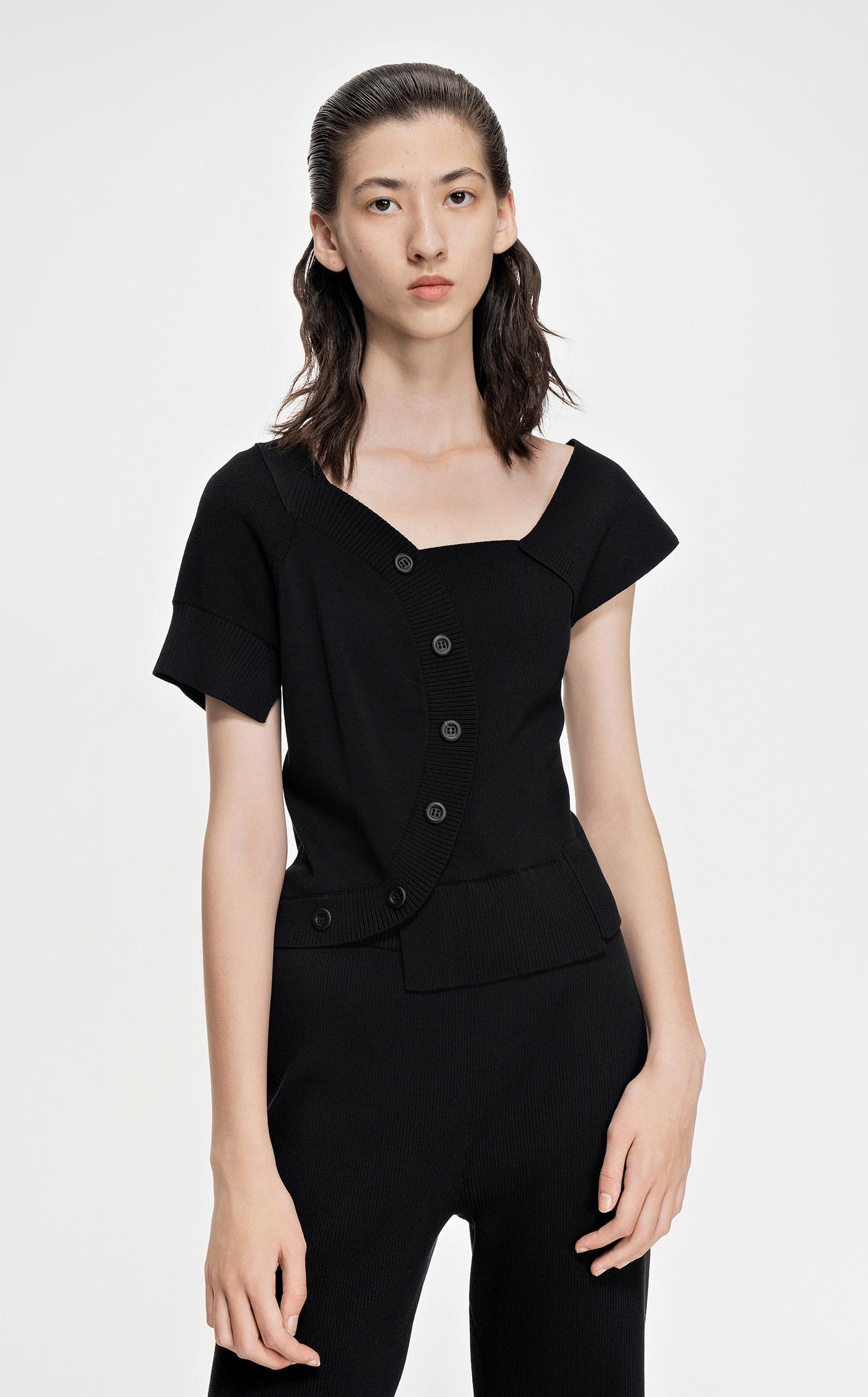Sweater / JNBY Slim Fit Asymmetric Button Closure Short Sleeve Sweater Black