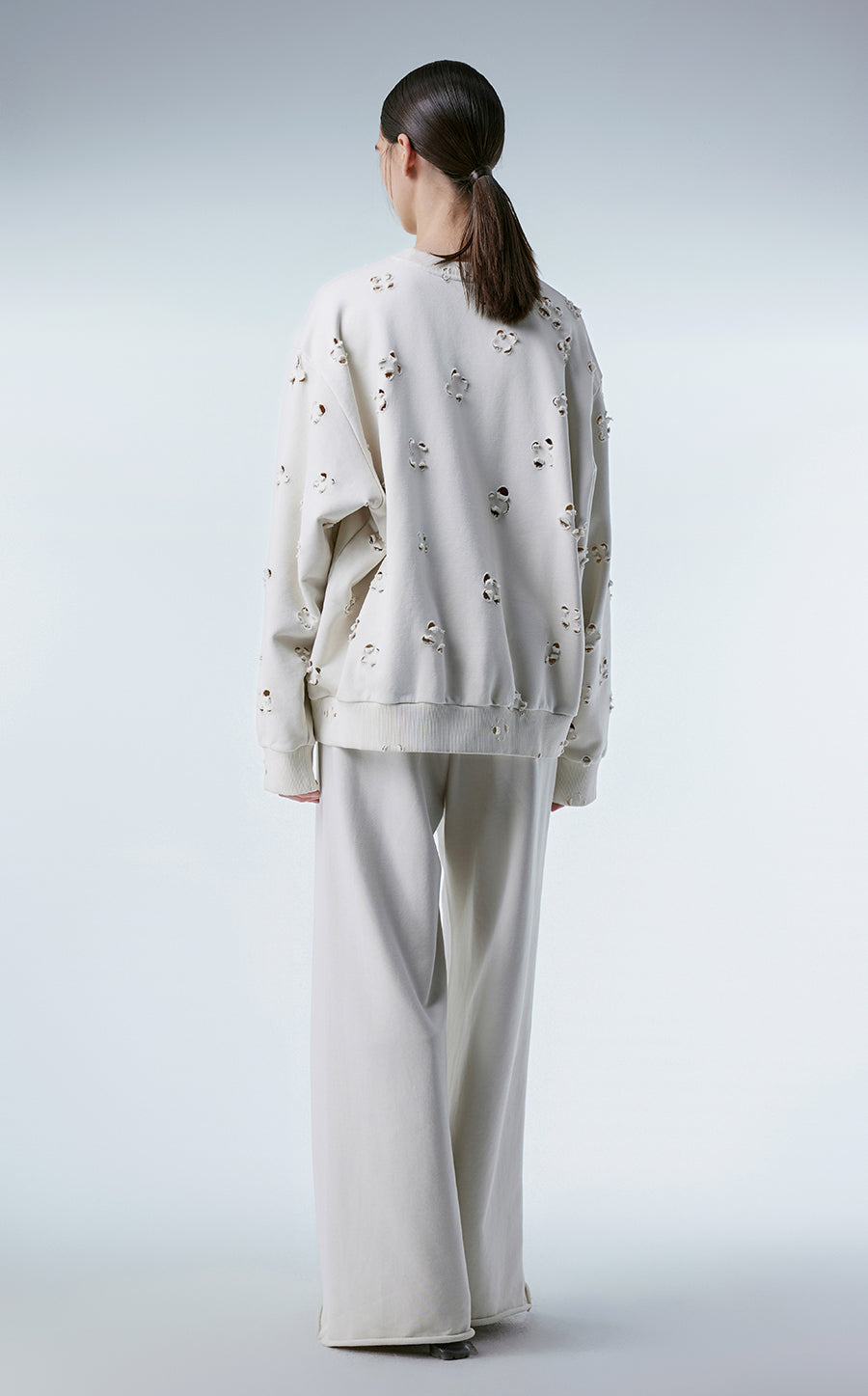 Sweatershirt / (ESG) JNBY Plum Bossom Cut-out Pullover Sweatershirt