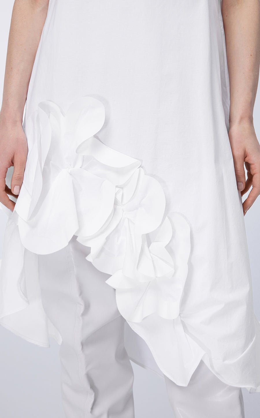 Dress / JNBY 3D-floral Asymmetric Sleeveless Dress