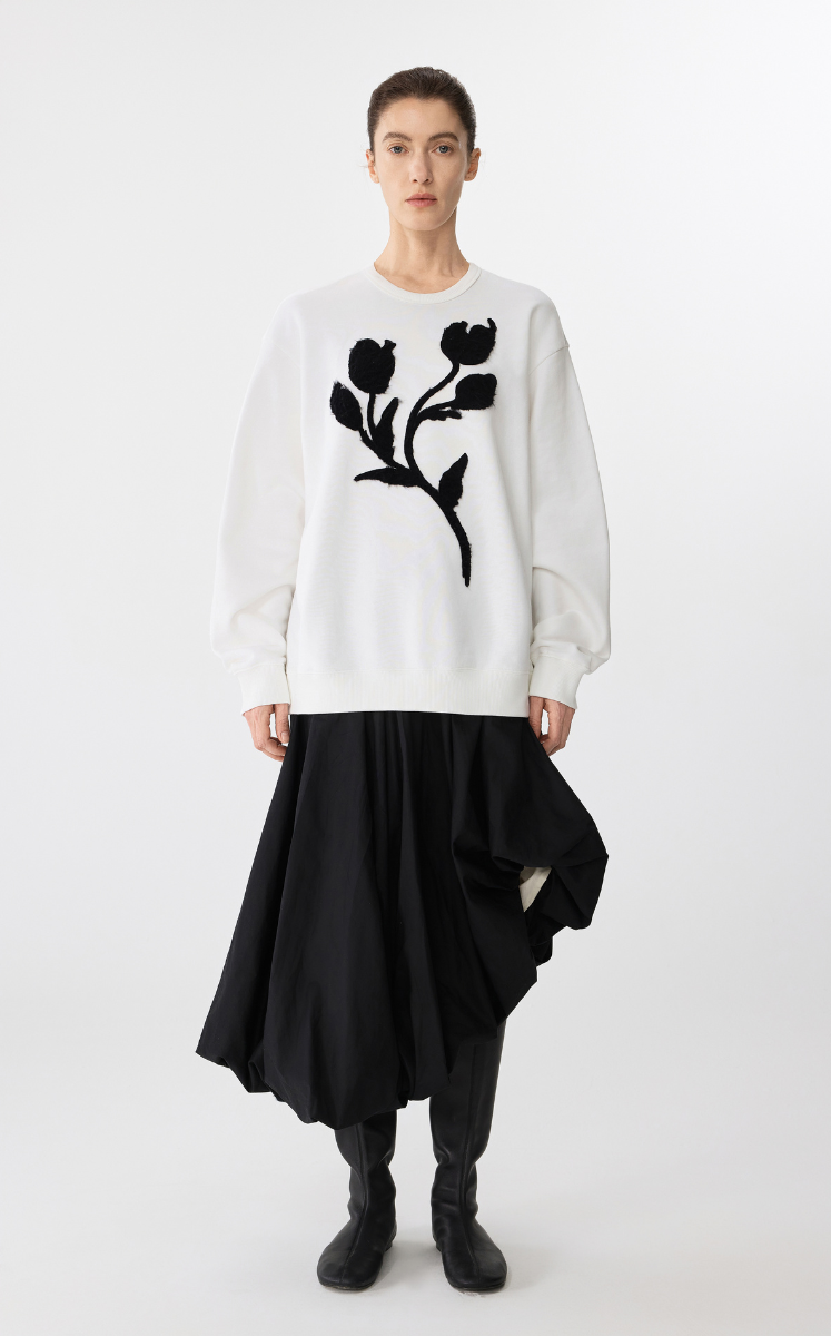 Sweatshirt / JNBY Floral Embroidery Oversized Sweatshirt White