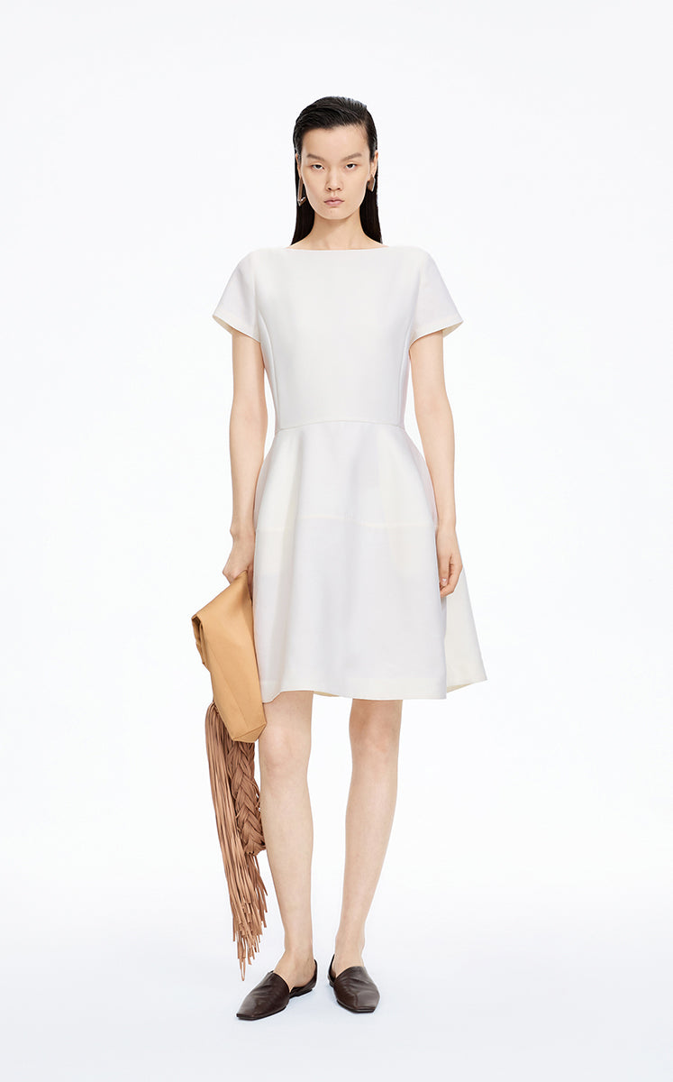 Dress / JNBY Sleek Boat Neck S-Line Dress Off White