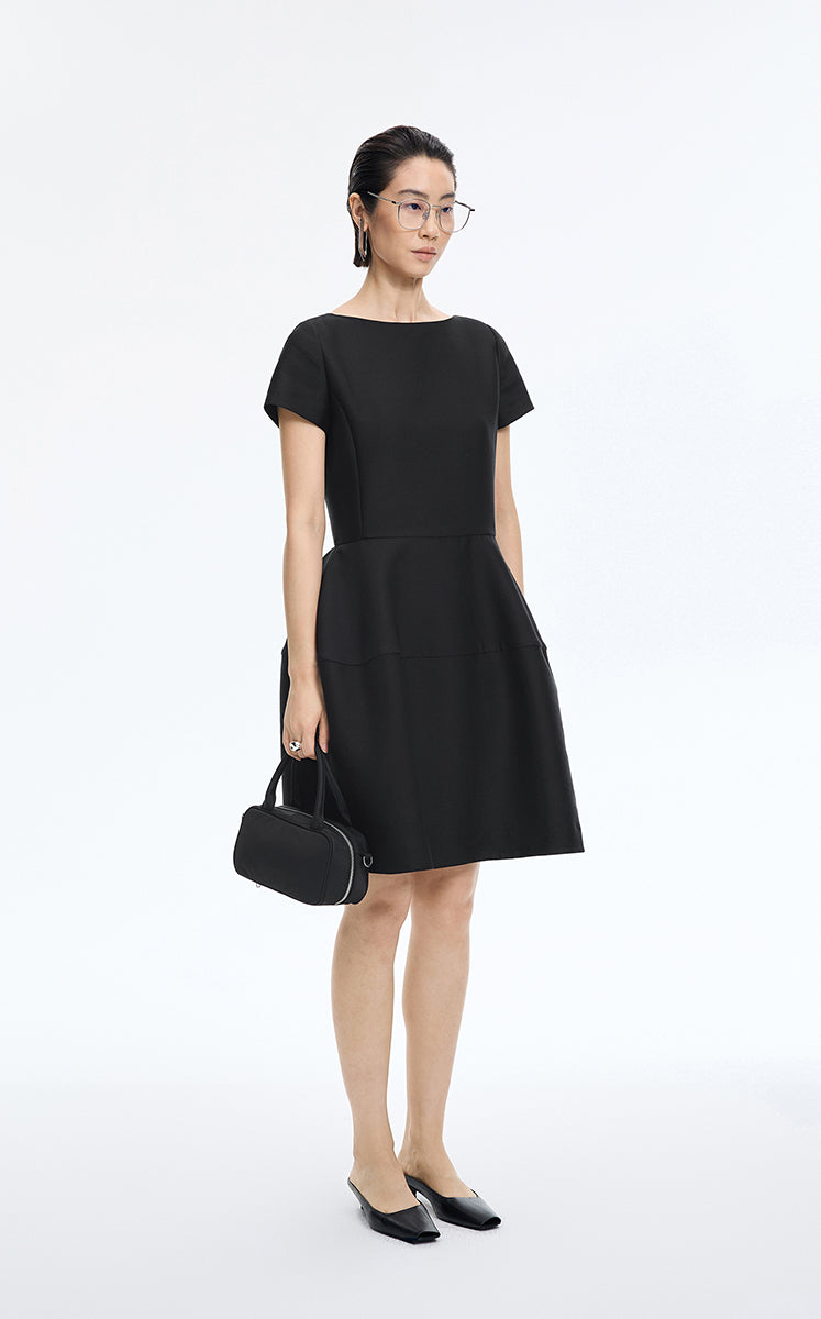 Dress / JNBY Sleek Boat Neck S-Line Dress