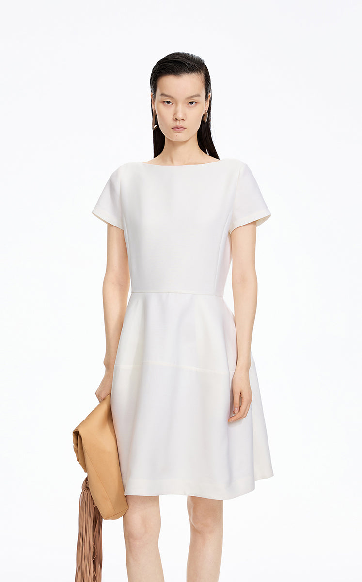 Dress / JNBY Sleek Boat Neck S-Line Dress